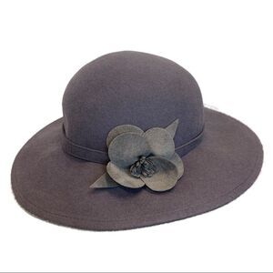 Anita Pineault mauve purple gray hat